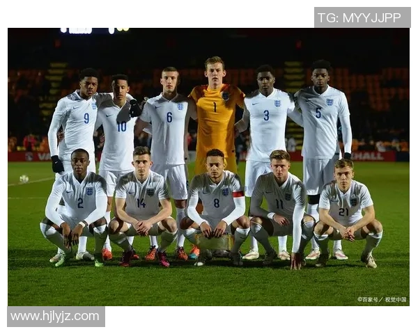 带b的足球明星们在绿茵场上的辉煌与传奇故事