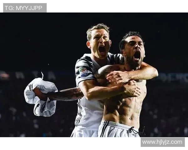 足球明星的腹肌纹身艺术展示与健身魅力的完美结合